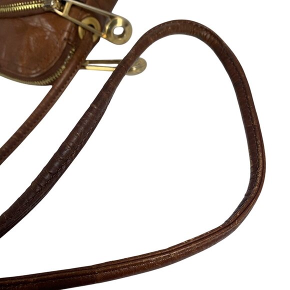 B MAKOWSKY Brown Leather Crossbody Handbag w/ Texture Gold Safety Pin Zip Pulls - Picture 6 of 16
